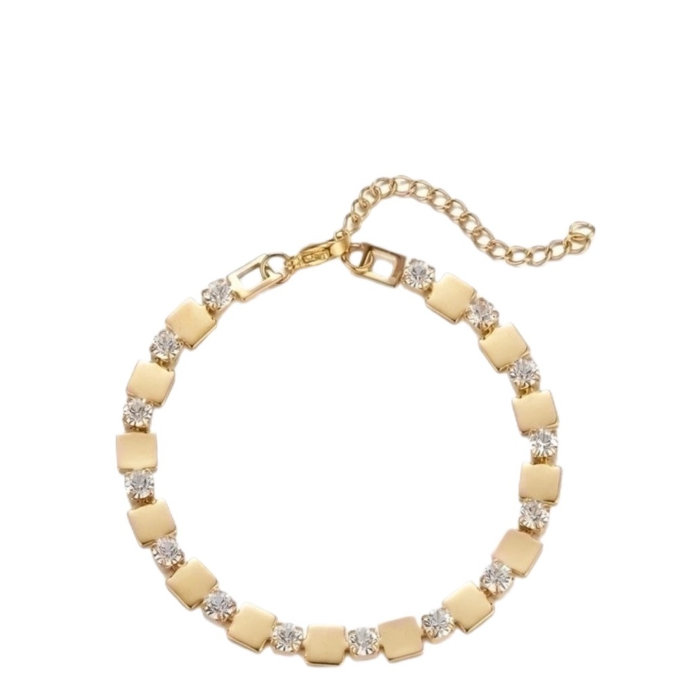 Elegant Gold Bracelet with Crystal Accents